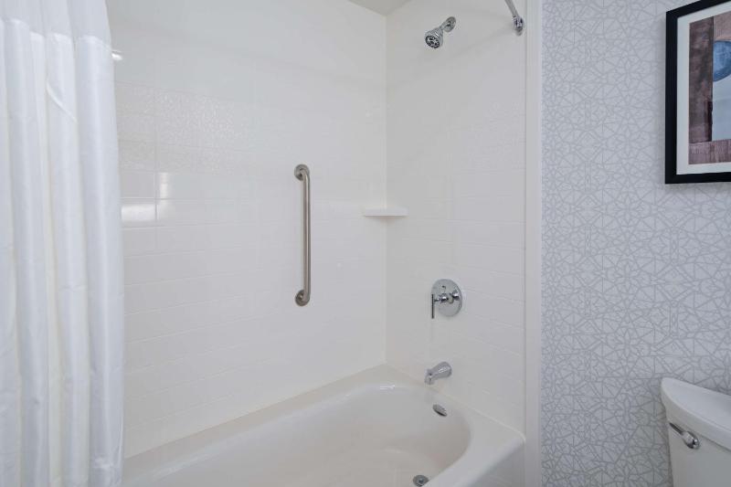 Queen Studio Suite with Two Queen Beds - Non-Smoking image 2