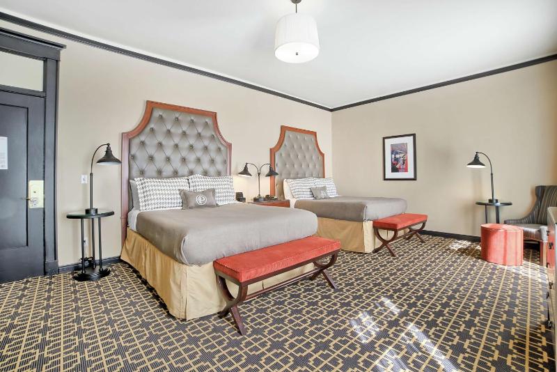 Queen Room with Two Queen Beds image 4