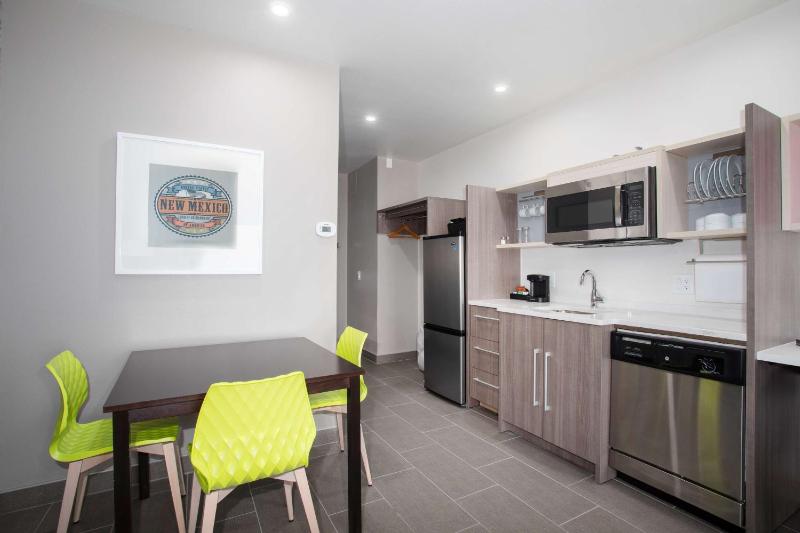 One-Bedroom King Suite - Non-Smoking image 2