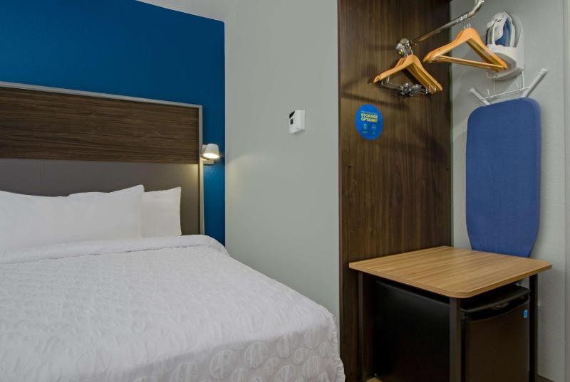 Queen Room with Two Queen Beds image 1