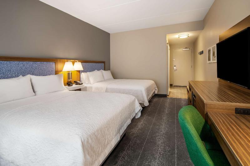 Queen Room with Two Queen Beds image 3