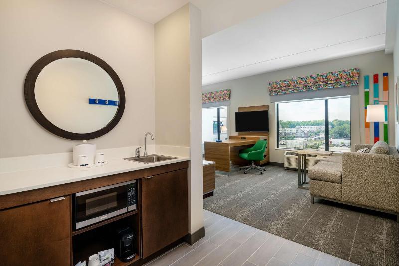 One-Bedroom King Suite - Non-Smoking image 3