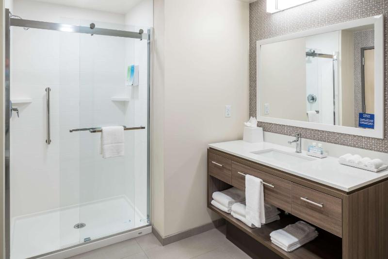 One-Bedroom King Suite - Non-Smoking image 2