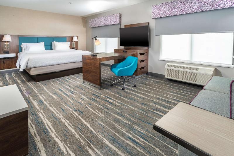 King Suite - Non-Smoking image 4
