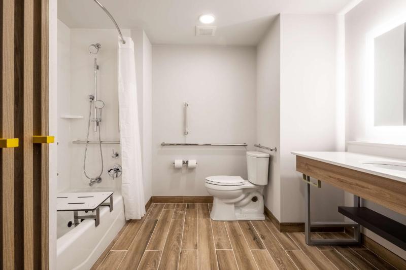 King Room - Mobility Access/Non-Smoking image 2