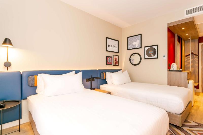Twin Room image 1