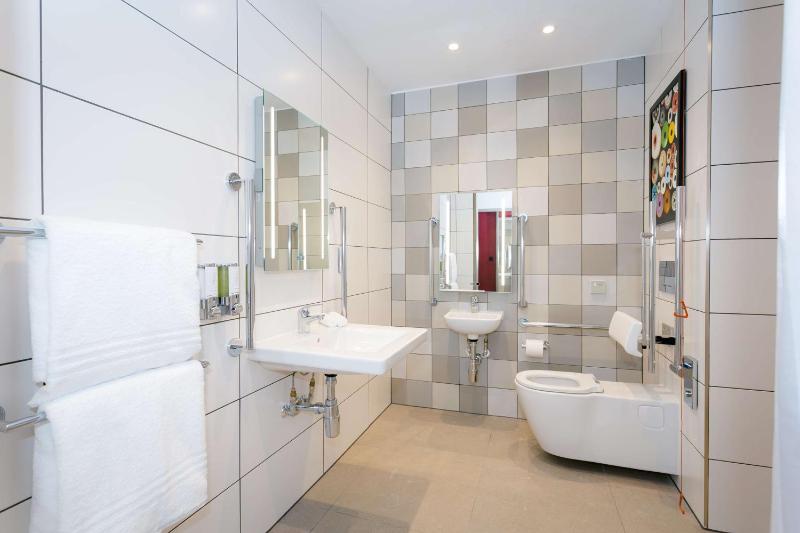 Queen Room - Mobility Access image 3