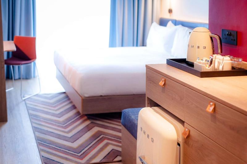 Superior King Room image 4