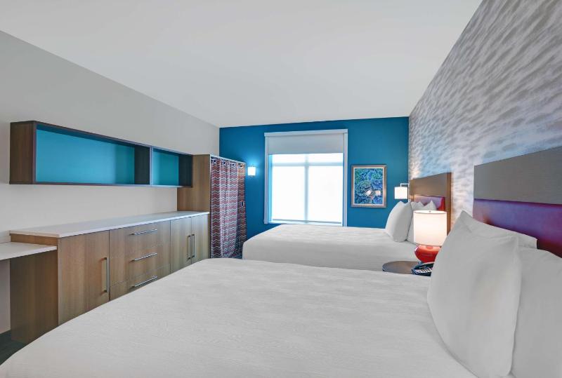 Queen Studio with Two Queen Beds - Non-Smoking image 4