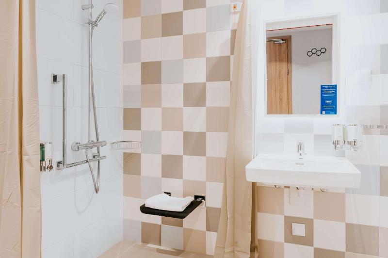 King Room - Mobility Accessible  image 2