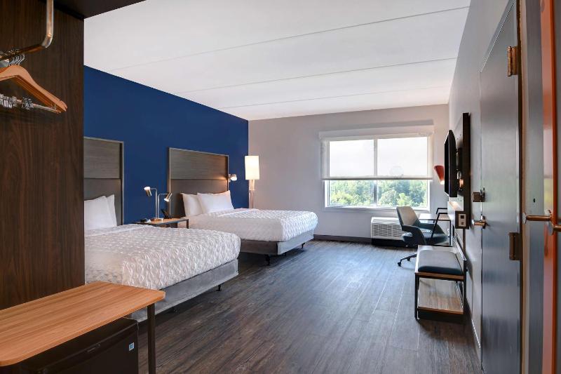 Queen Room with Two Queen Beds - Hearing Access image 1