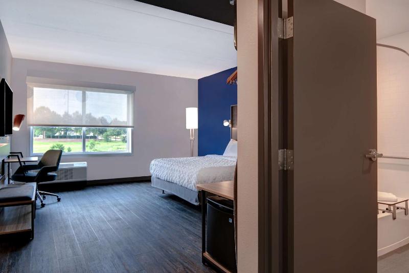 King Room with Bath Tub - Mobility Access image 4