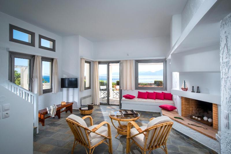 Almyra Seaside Villa with Private Pool - Sleeps 9 - image 23