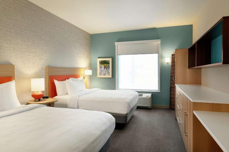 Queen Studio with Two Queen Beds - Non-Smoking image 1
