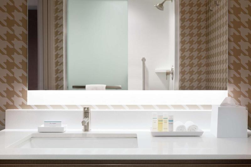 King Studio Suite - Non-Smoking image 2