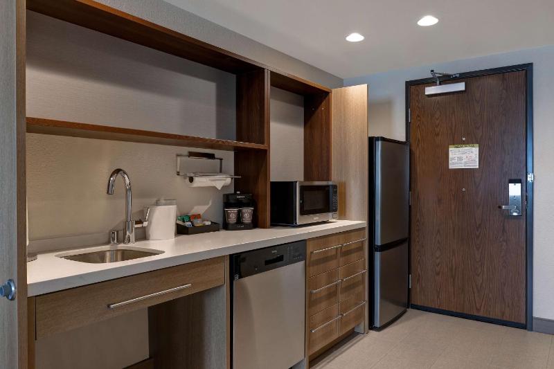 King Studio with Roll-In Shower - Disability Access/Non-Smoking image 4