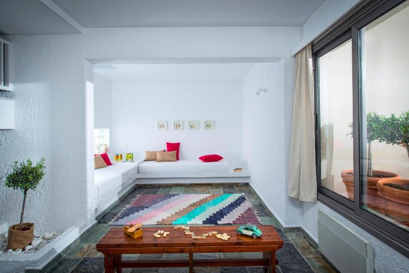 Almyra Seaside Villa with Private Pool - Sleeps 9 - image 9