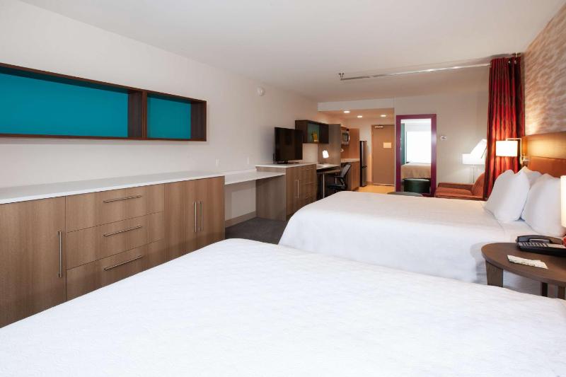 Queen Studio with Two Queen Beds - Non-Smoking image 2