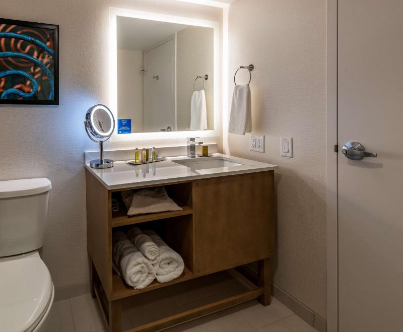 King Room image 3
