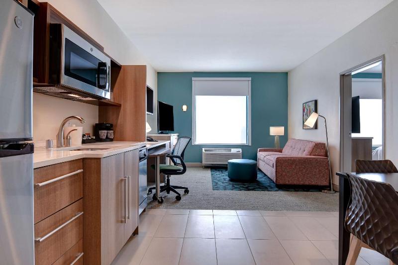 One-Bedroom Queen Suite - Non-Smoking image 4