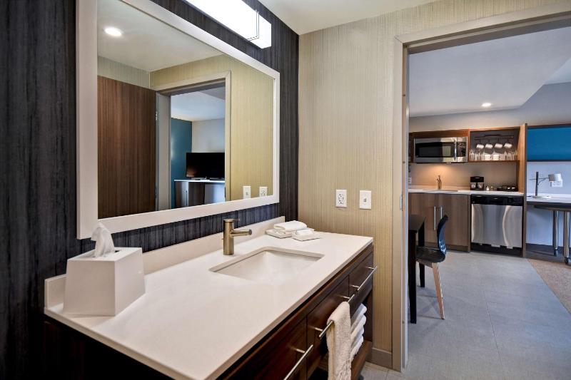One-Bedroom King Corner Suite image 2