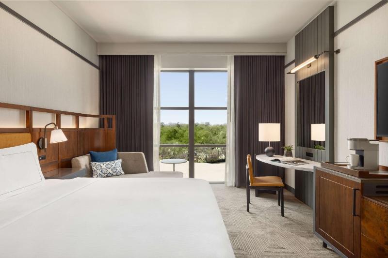 King Room image 4