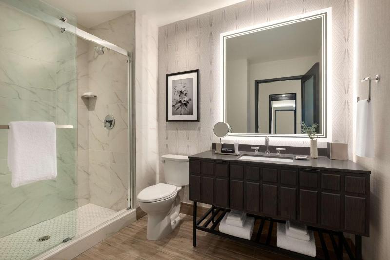 King Room image 2