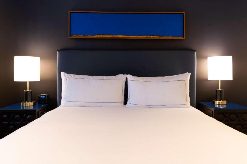 King Room image 4