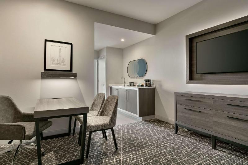 Embassy Suites by Hilton Atlanta Midtown - image 32