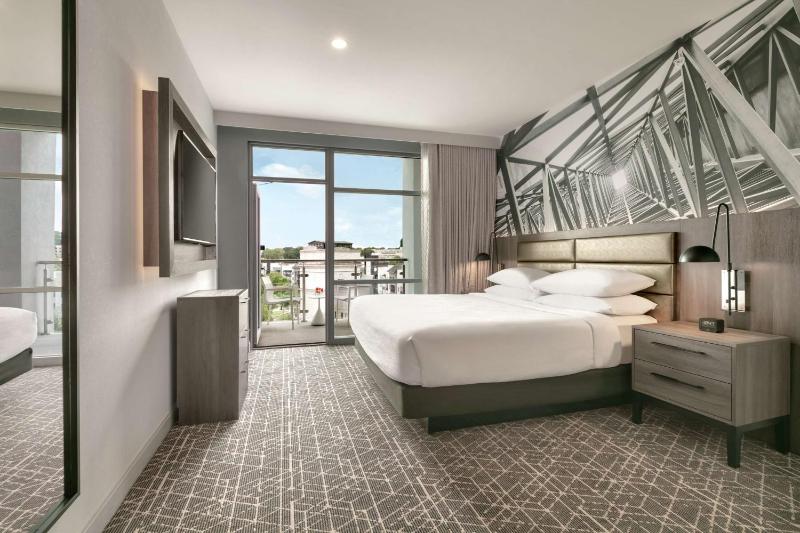 Embassy Suites by Hilton Atlanta Midtown - image 5