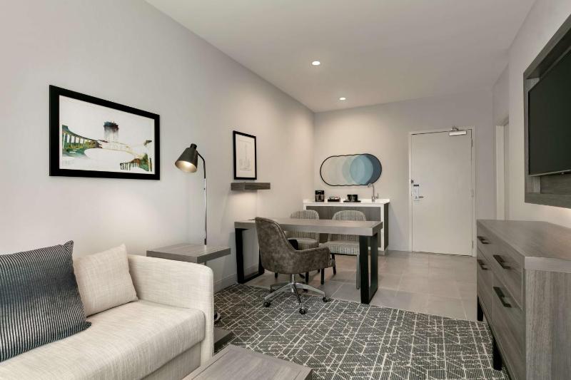 Embassy Suites by Hilton Atlanta Midtown - image 30