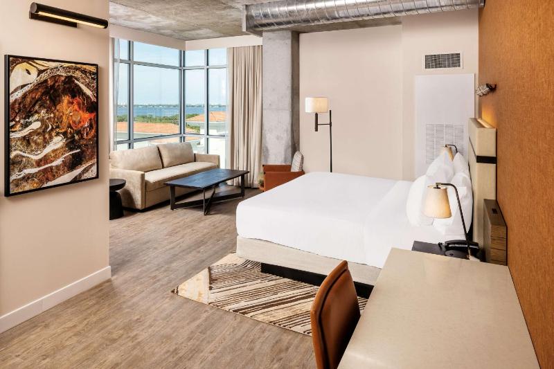 Corner King Room with Sofa and Water View image 3