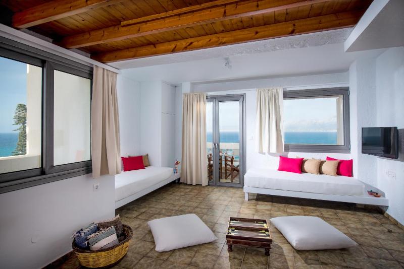 Almyra Seaside Villa with Private Pool - Sleeps 9 - image 16