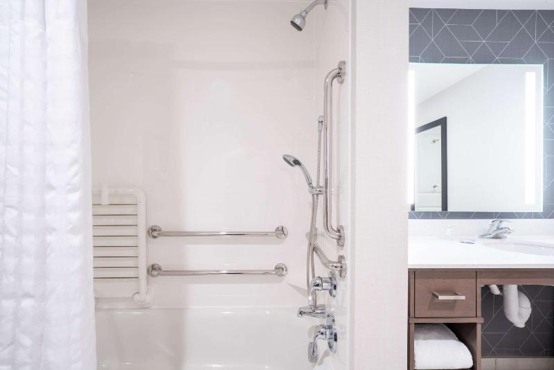 King Studio Suite - Mobility Access/Non-Smoking image 3