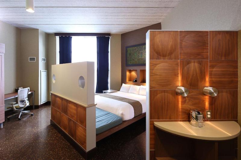 King Room image 3