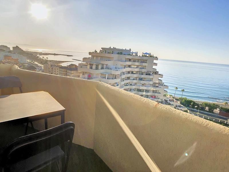BENALBEACH APARTAMENTO con vistas maravillosas - image 3