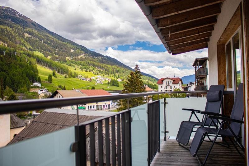 Apartment with Mountain View image 2