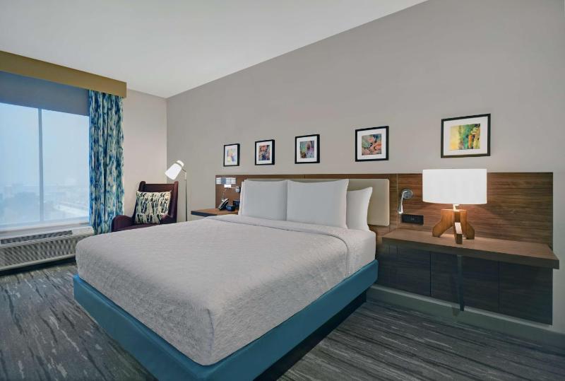 King Room image 4