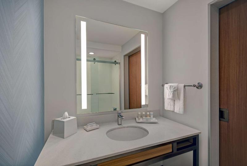 King Room image 3
