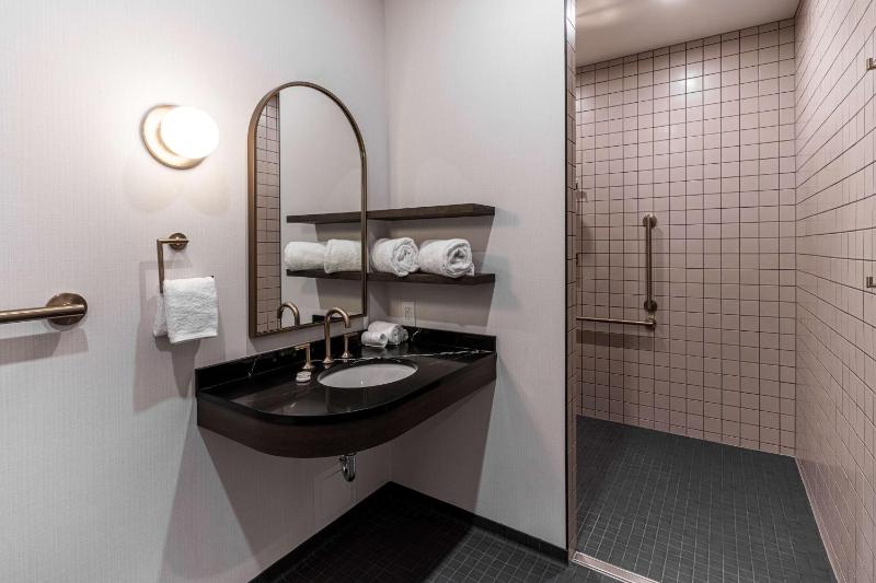 The Westley Calgary Downtown Tapestry Collection by Hilton - image 12
