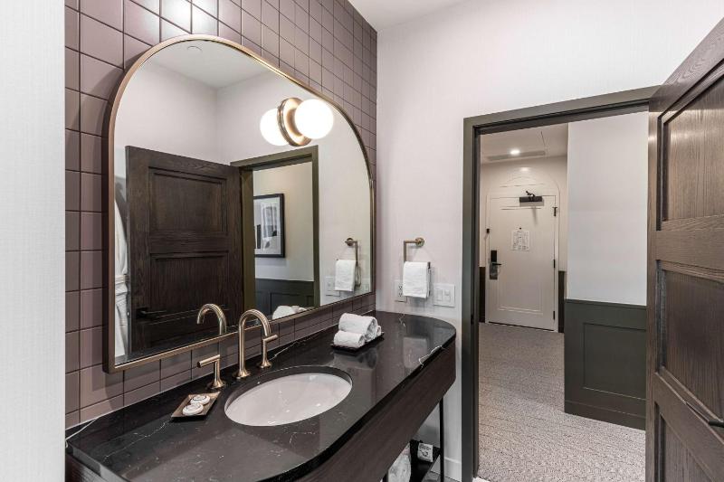 The Westley Calgary Downtown Tapestry Collection by Hilton - image 16