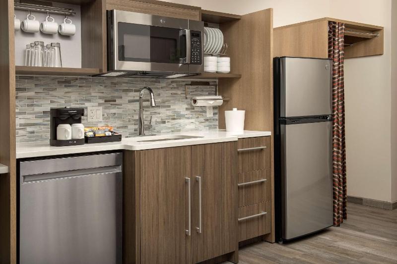One-Bedroom King Suite - Non-Smoking image 4