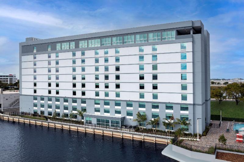 Tru by Hilton Miami Airport South Blue Lagoon - image 6