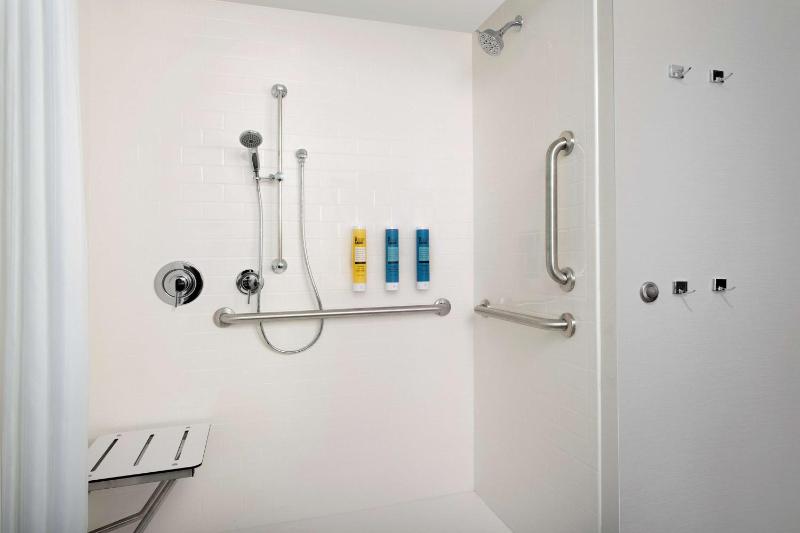 Tru by Hilton Miami Airport South Blue Lagoon - image 7