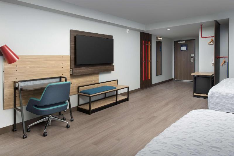 Tru by Hilton Miami Airport South Blue Lagoon - image 3