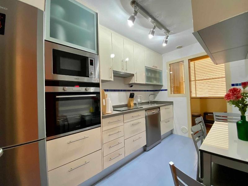 A&N Spacious Beach Apartment with Pool & Parking - image 10