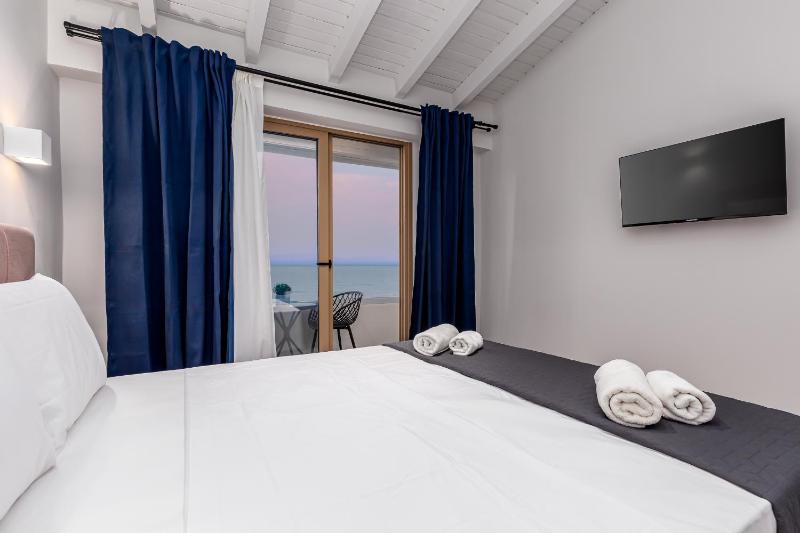 Superior Room with Sea View image 1