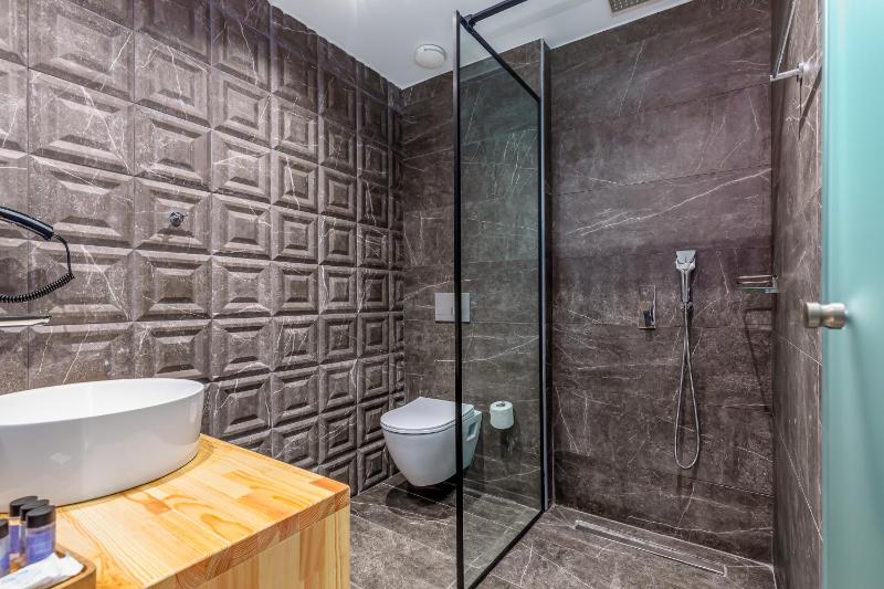Luxury Room with Private Plunge Pool & Sea View image 3