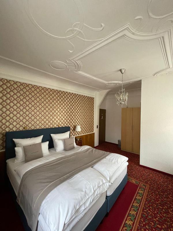 Double Room with Private Bathroom image 4