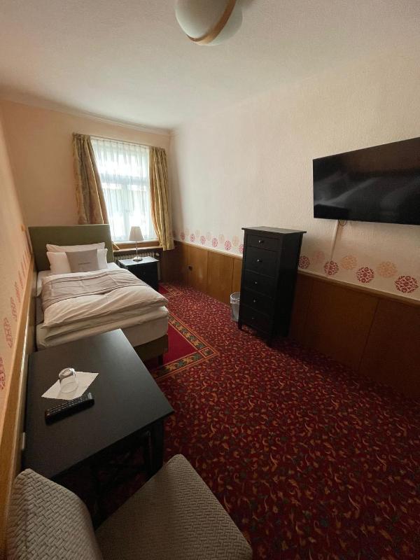 Single Room with Private Bathroom image 3